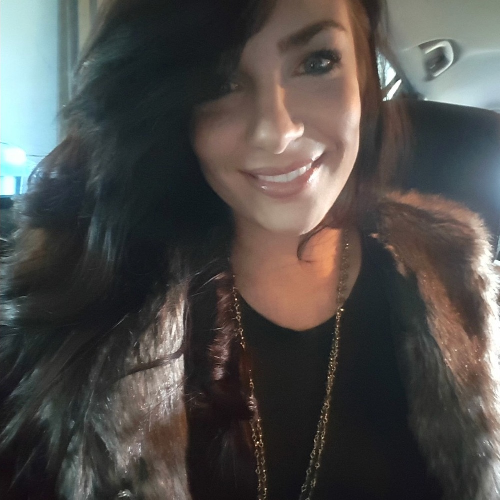 Meet your Posher, Demetria